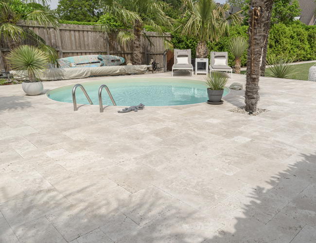 Travertin Terrasse und Pool
