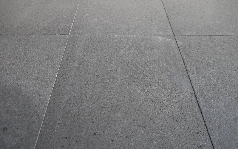 Basalt Platten für Terrasse und Garten Natursteinplatten von Steinlese