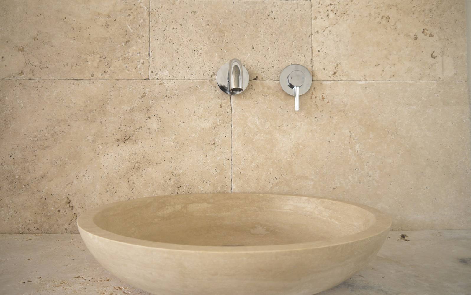 Waschbecken aus Travertin Naturstein, groß, rund, flach