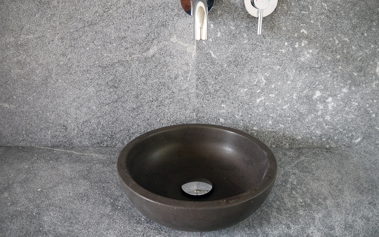 Naturstein Waschbecken Basalt grau, klein und rund