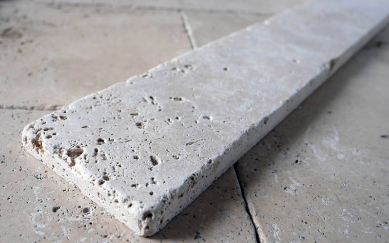 Sockelleiste Travertin Noce getrommelt