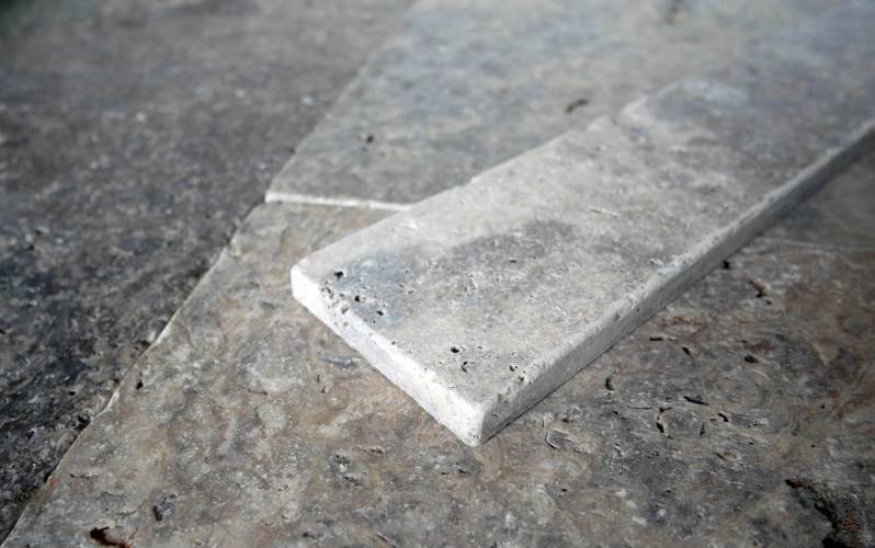 Sockelleiste Travertin Silver grau getrommelt