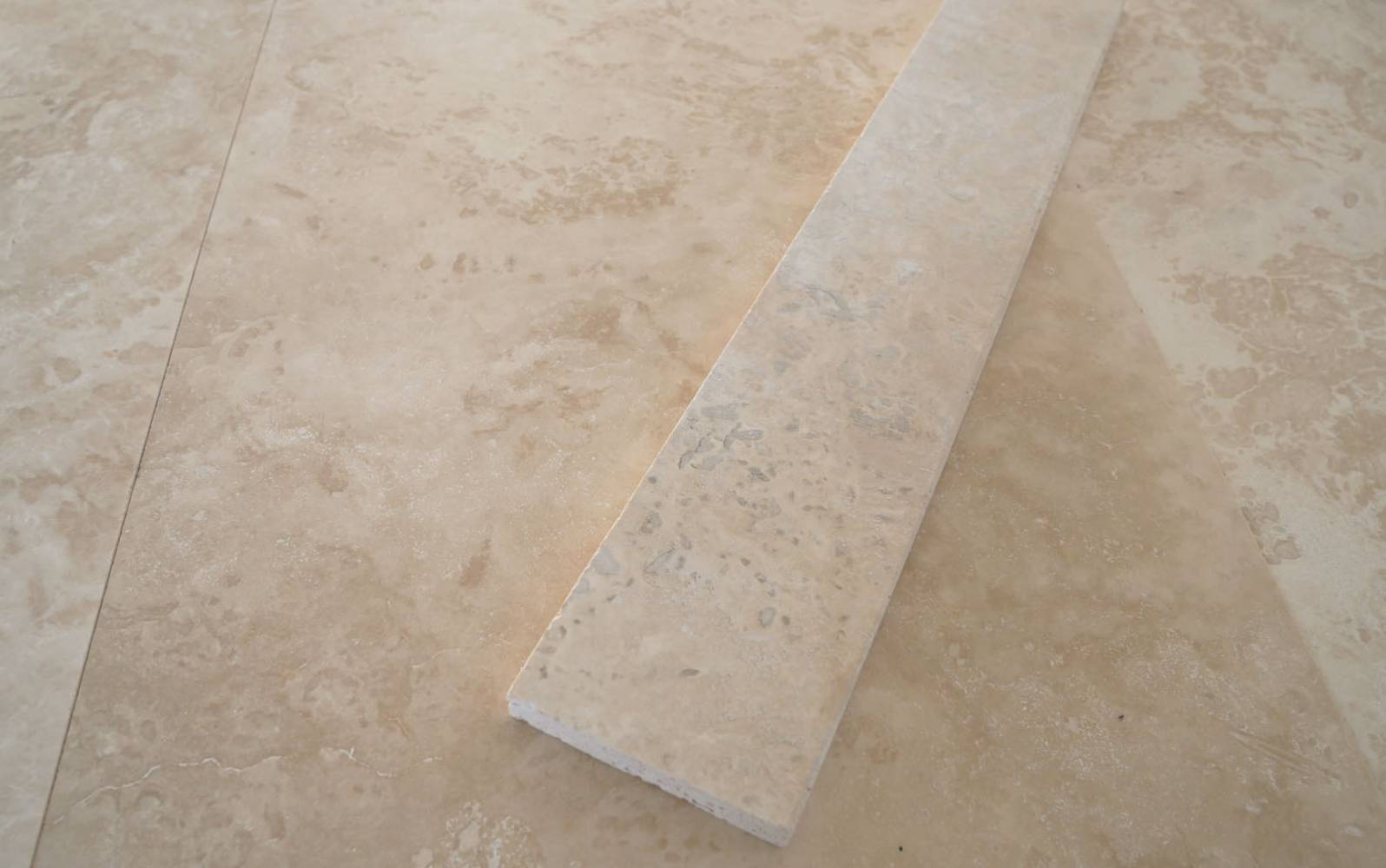 Sockelleiste Travertin beige geschliffen