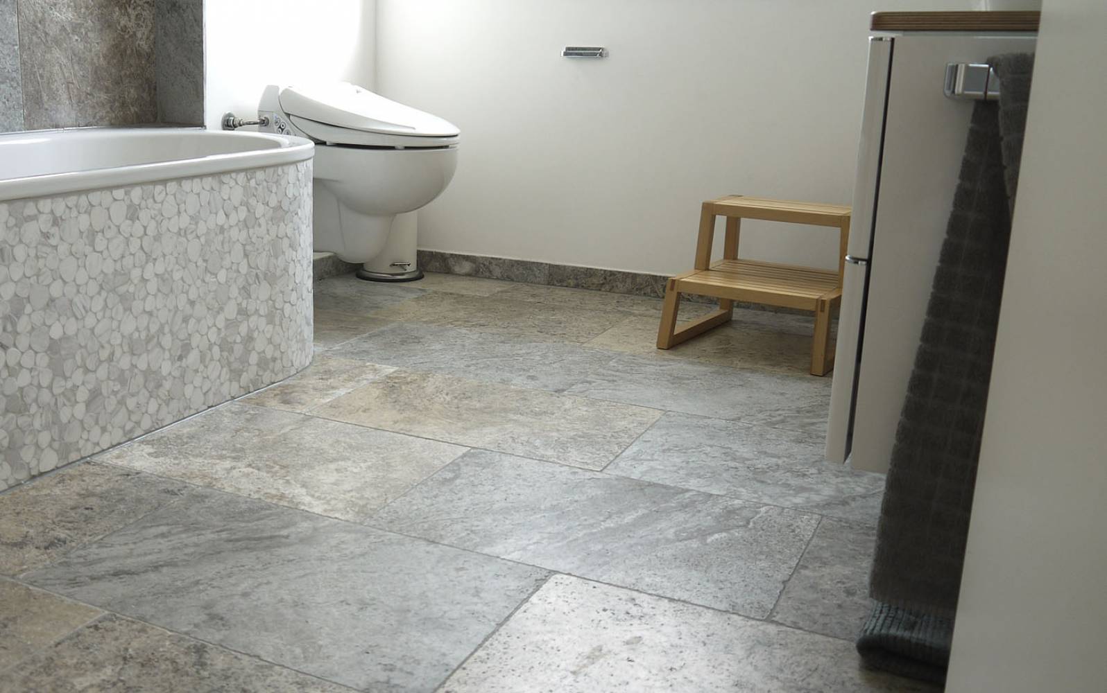 Travertinfliesen Silver grau getrommelt r�mischer Verband